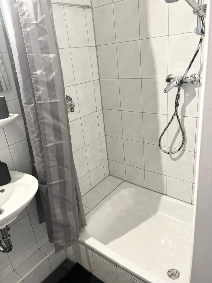 Gemuetliches Zentrales Apartment 2 Min Bis Du Hbf ドゥイスブルグ エクステリア 写真